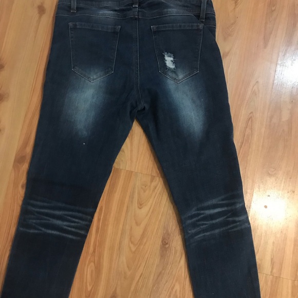 Distressed jeans - Picture 4 of 4